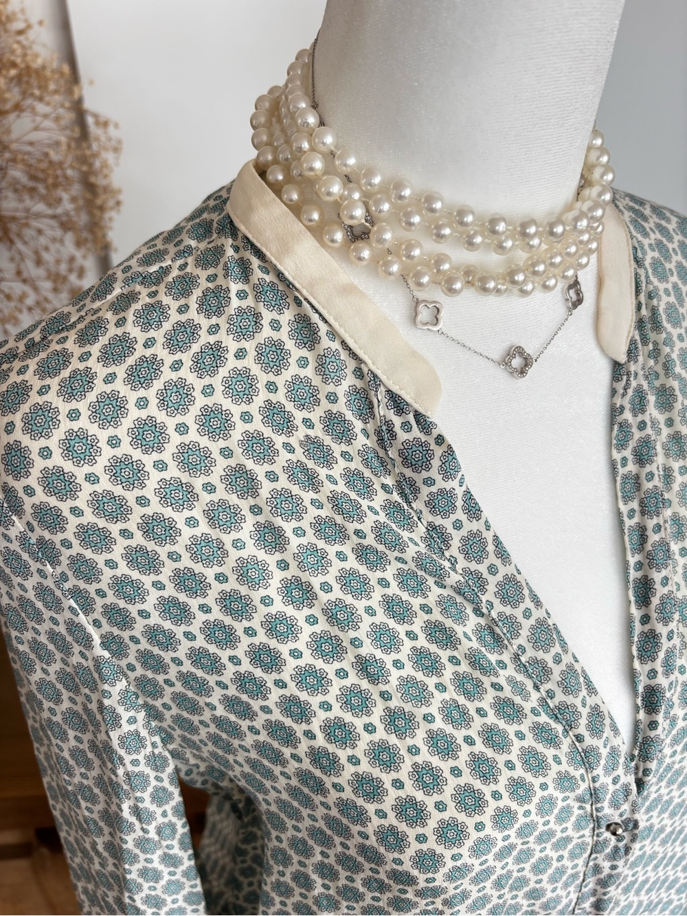 Zara 100% Mulberry Silk Floral Blouse M Ivory Teal Quiet Luxury Autumn Chic Fall - Picture 13 of 16